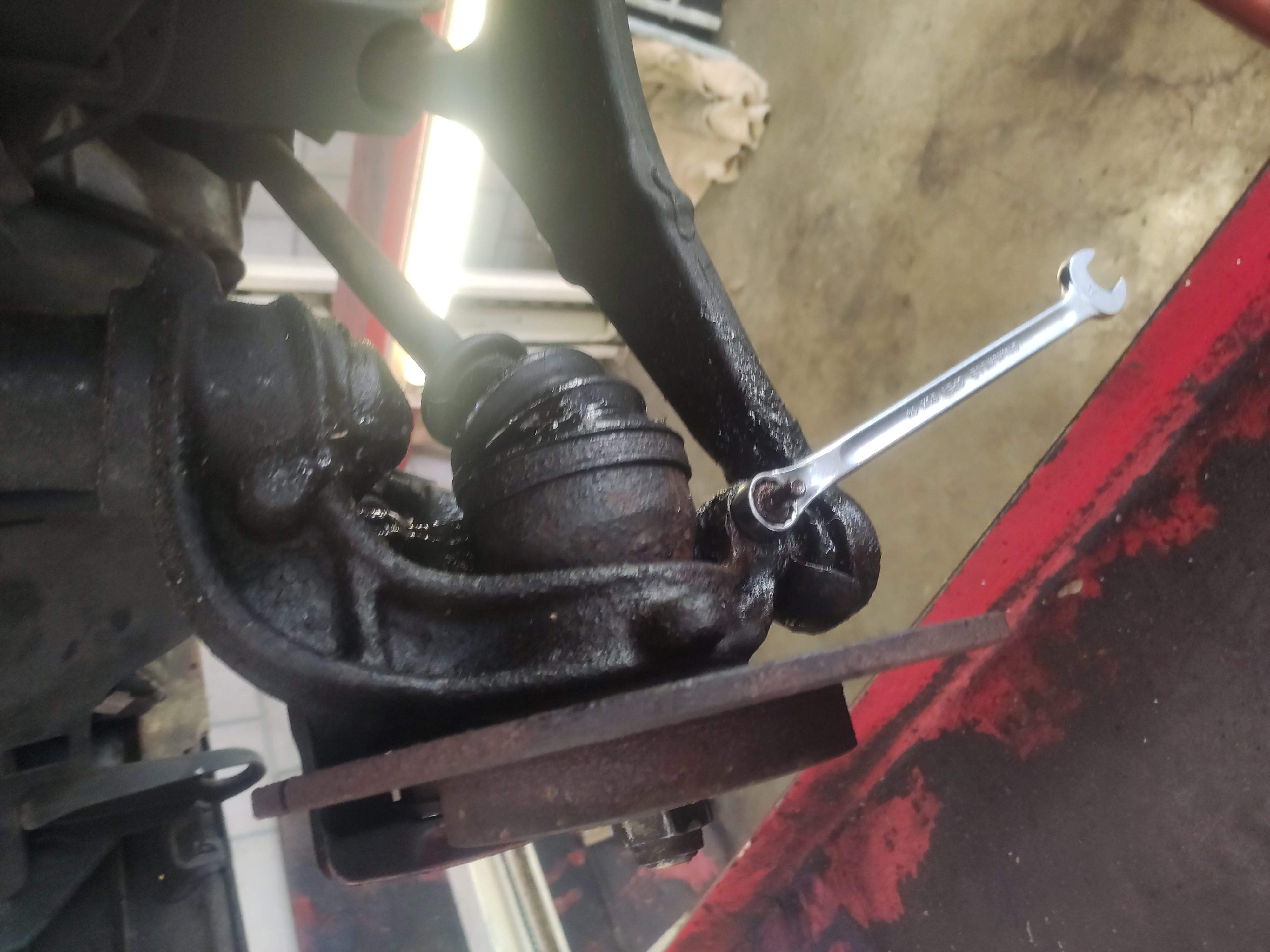 Removing knuckle Removing knuckle