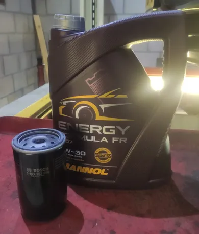 The new oil filter and oil The new oil filter and oil