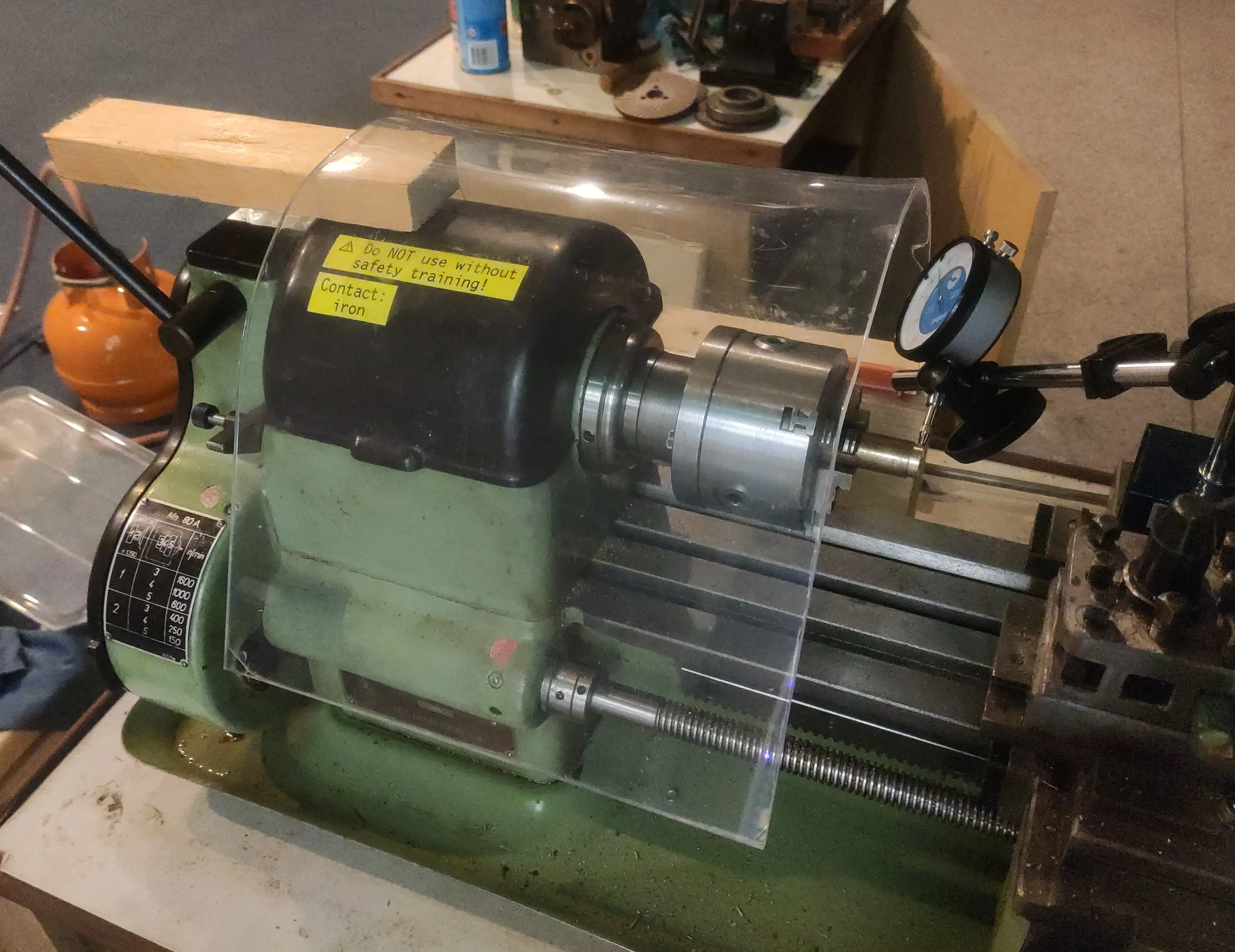 The projectile screen during installation